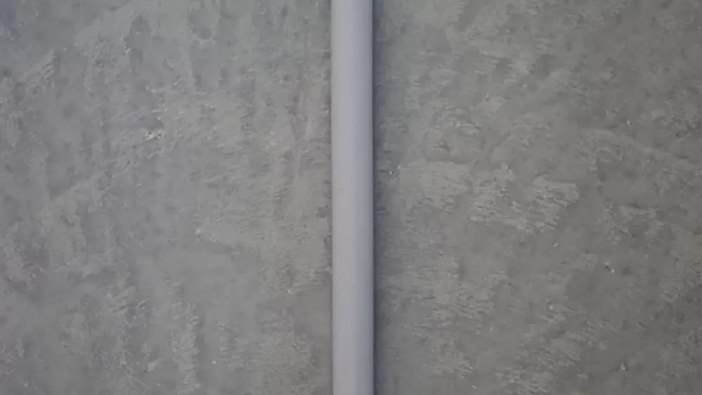 HVI light plus avec mur en béton en arrière-plan